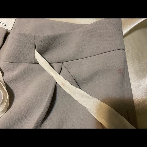 grey aritzia wilfred shorts - Picture 3 of 3